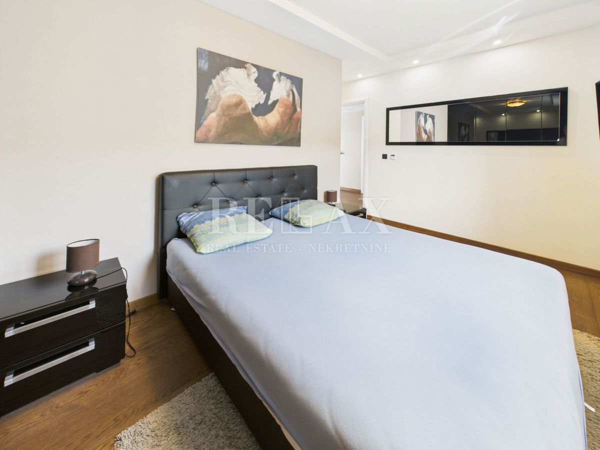 Klenovica - vila z bazenom