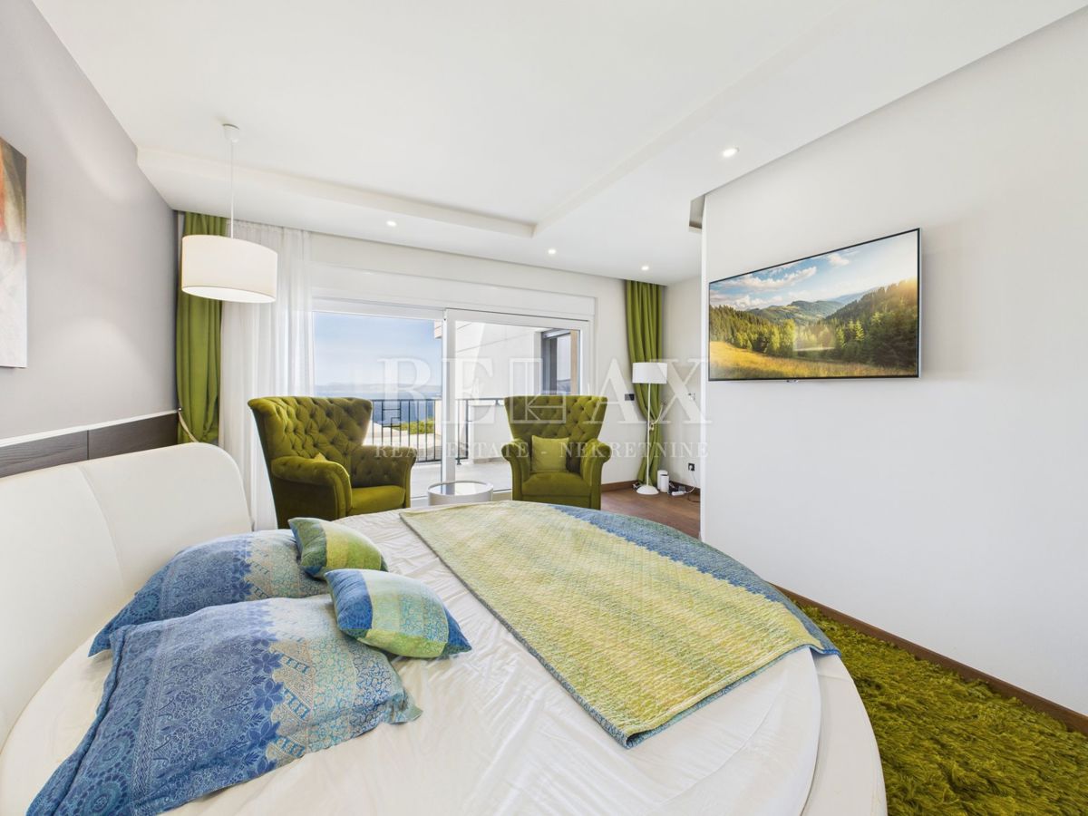 Klenovica - vila z bazenom