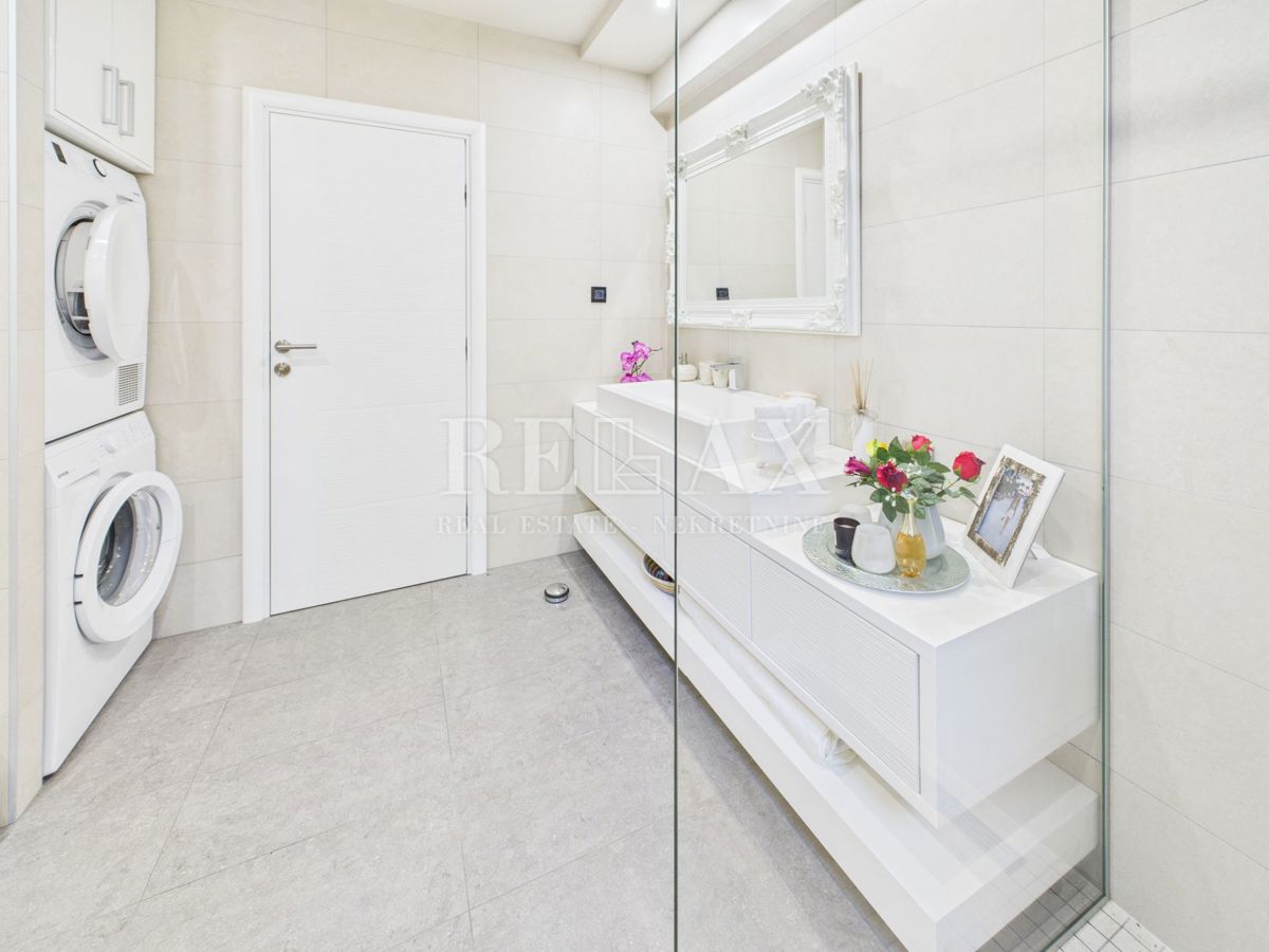 Klenovica - vila z bazenom