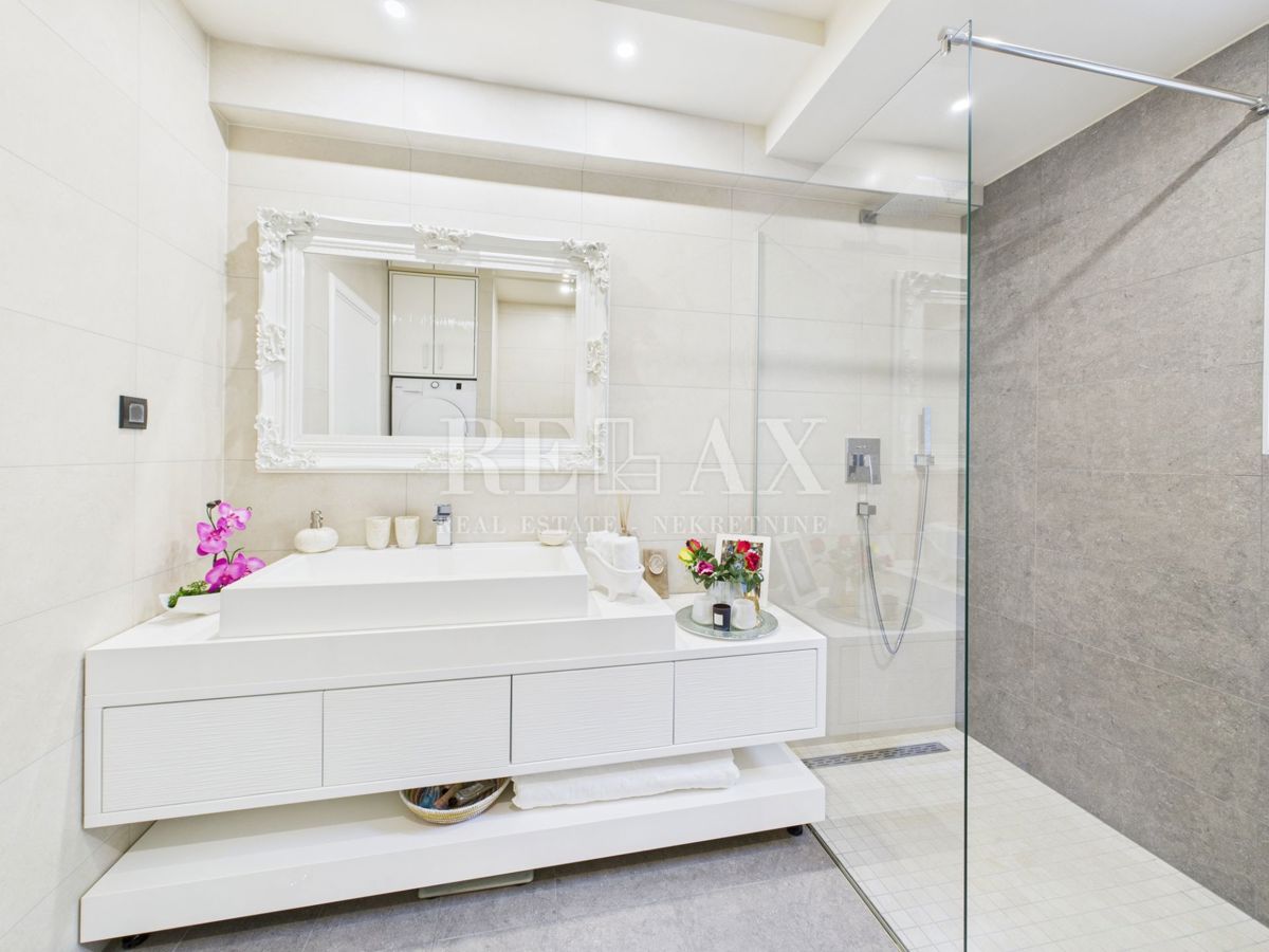 Klenovica - vila z bazenom