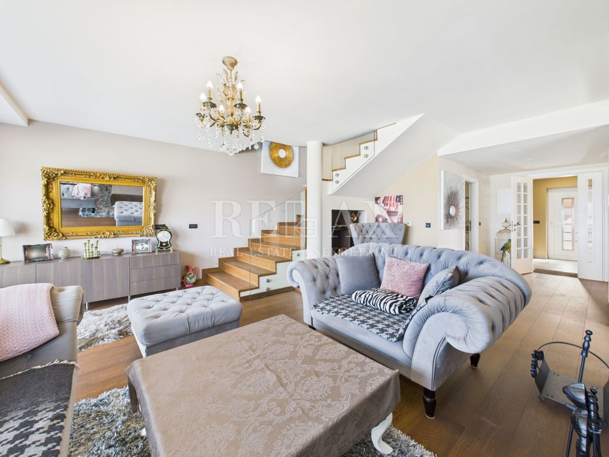 Klenovica - vila z bazenom