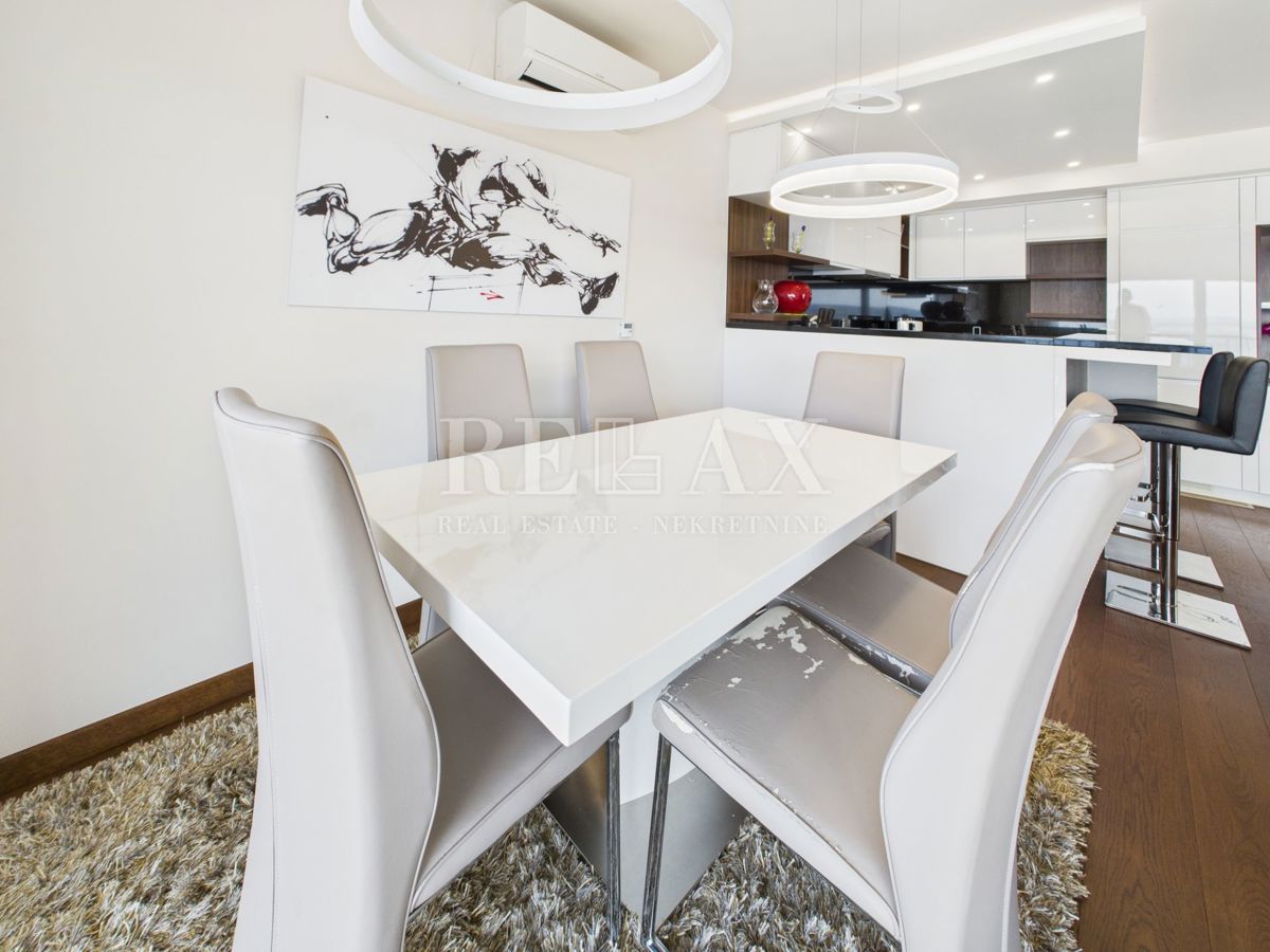 Klenovica - vila z bazenom