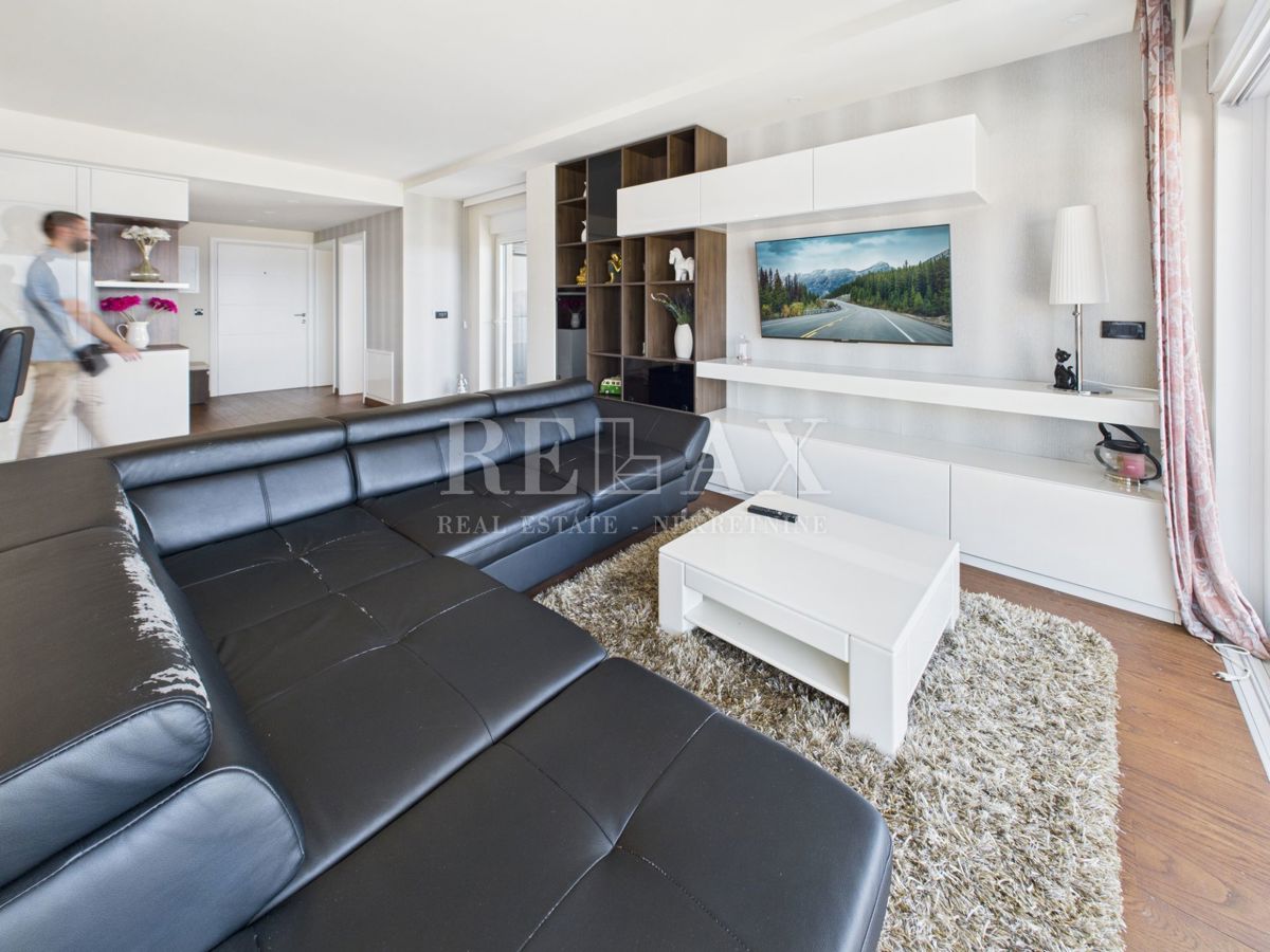 Klenovica - vila z bazenom