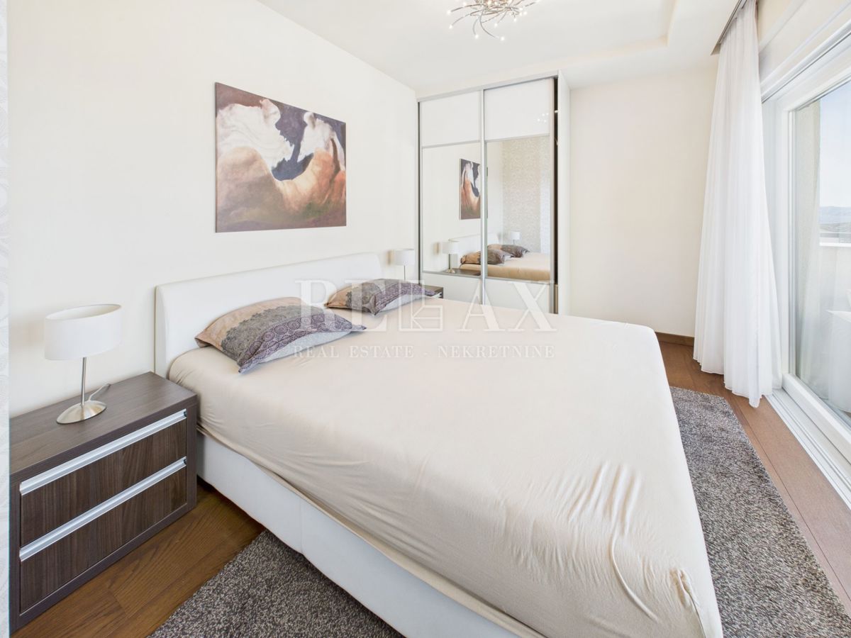 Klenovica - vila z bazenom