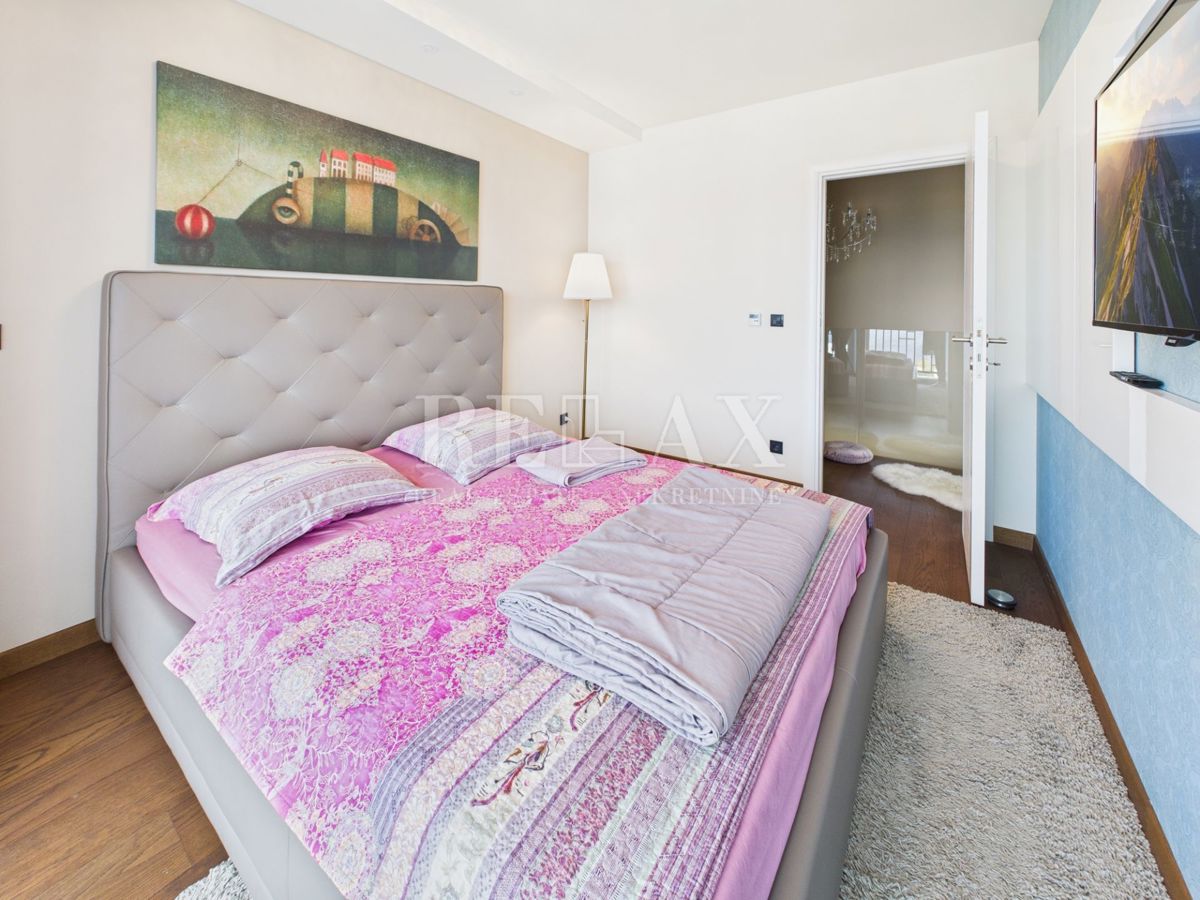 Klenovica - vila z bazenom