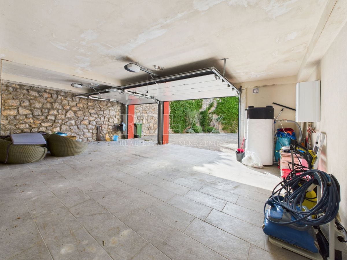 Klenovica - vila z bazenom