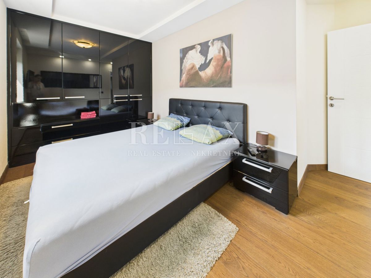 Klenovica - vila z bazenom