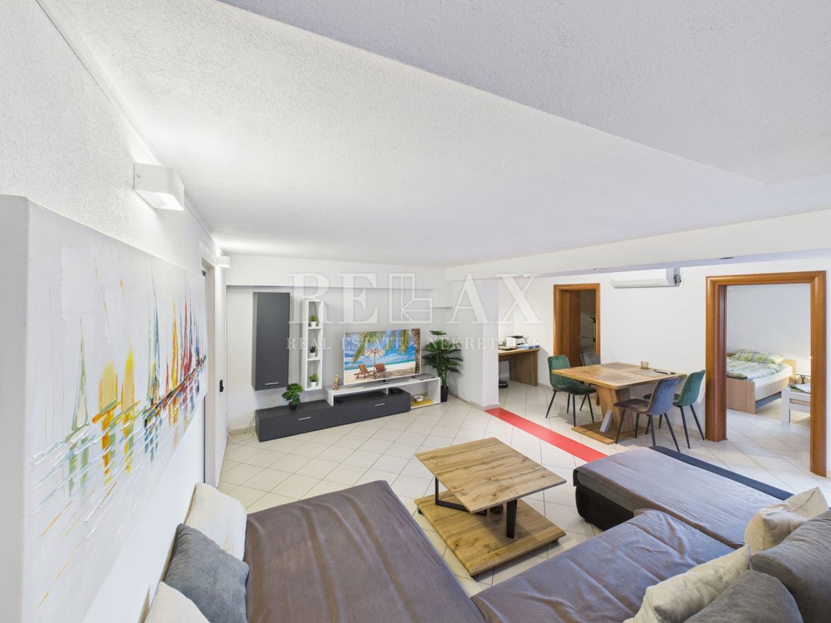 Jadranovo - trosobno stanovanje v mirni ulici