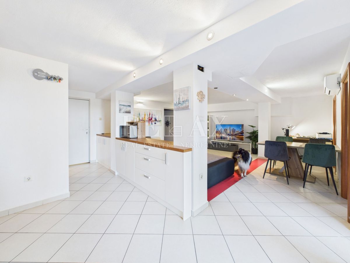 Jadranovo - trosobno stanovanje v mirni ulici