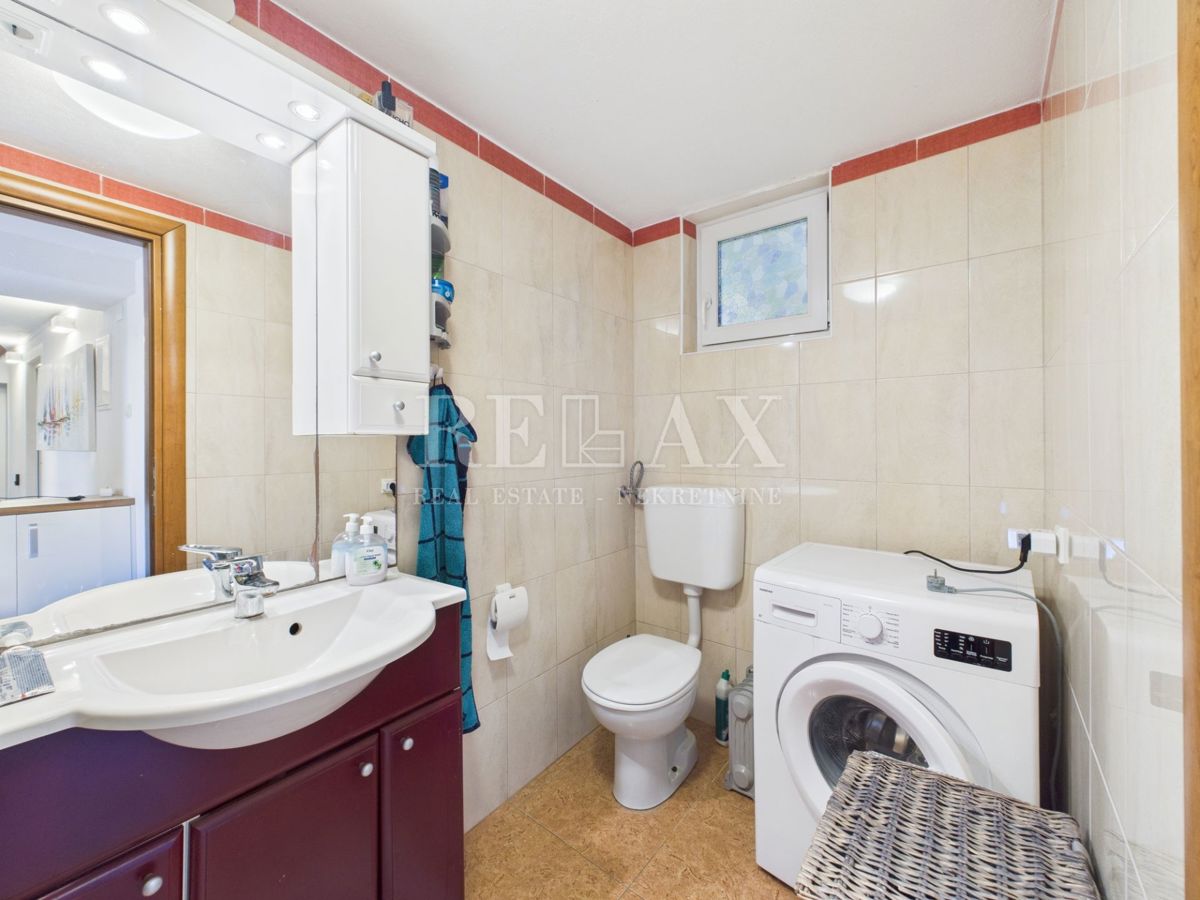 Jadranovo - trosobno stanovanje v mirni ulici