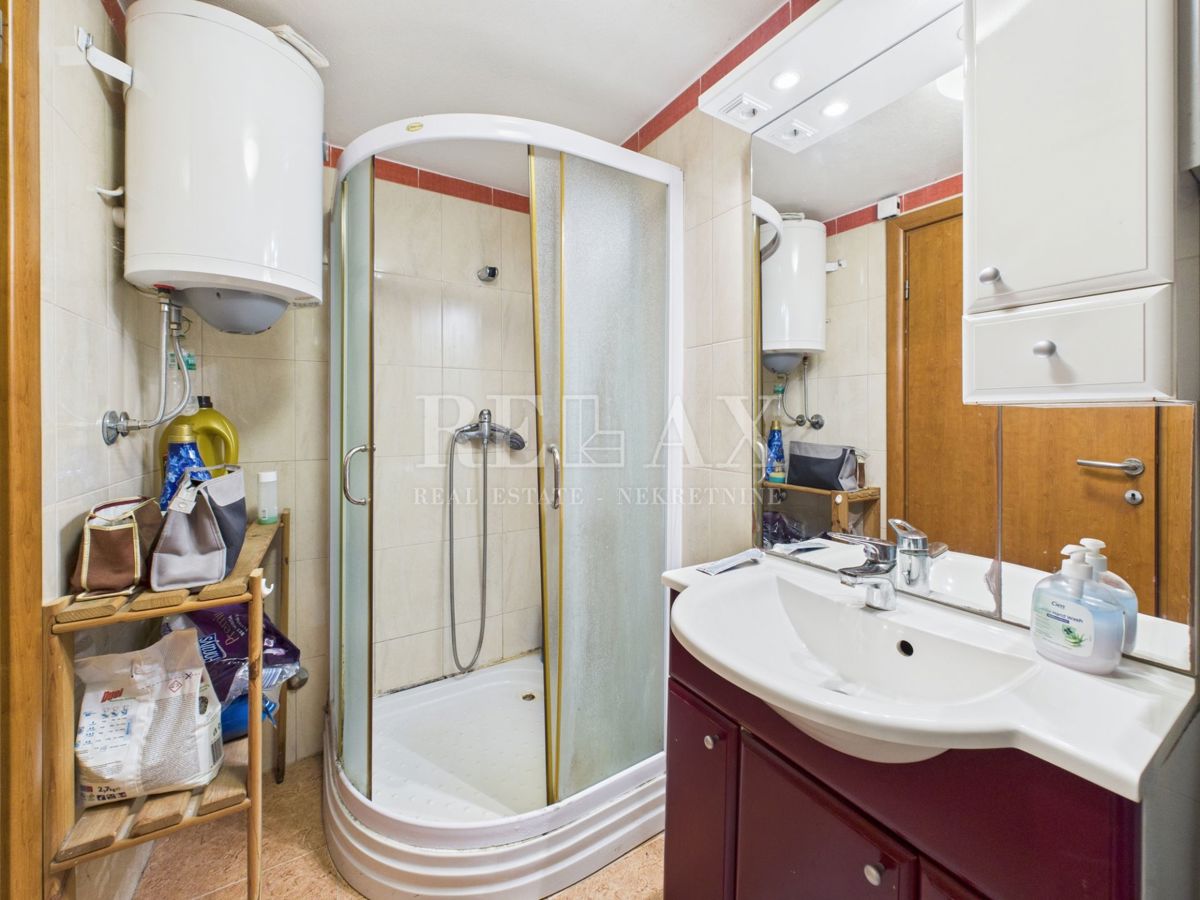 Jadranovo - trosobno stanovanje v mirni ulici