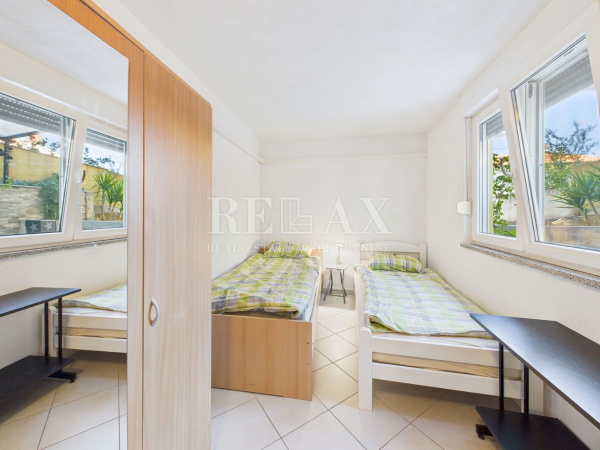 Jadranovo - trosobno stanovanje v mirni ulici