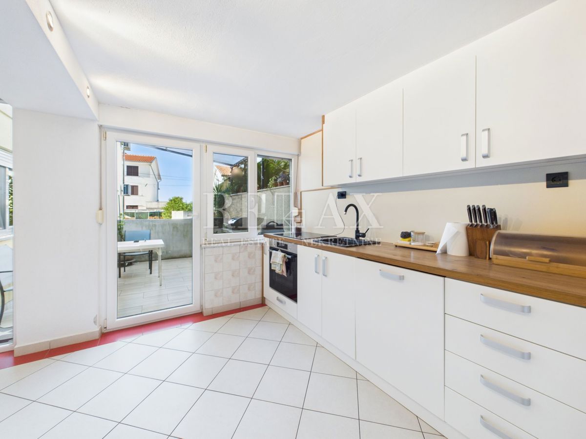 Jadranovo - trosobno stanovanje v mirni ulici