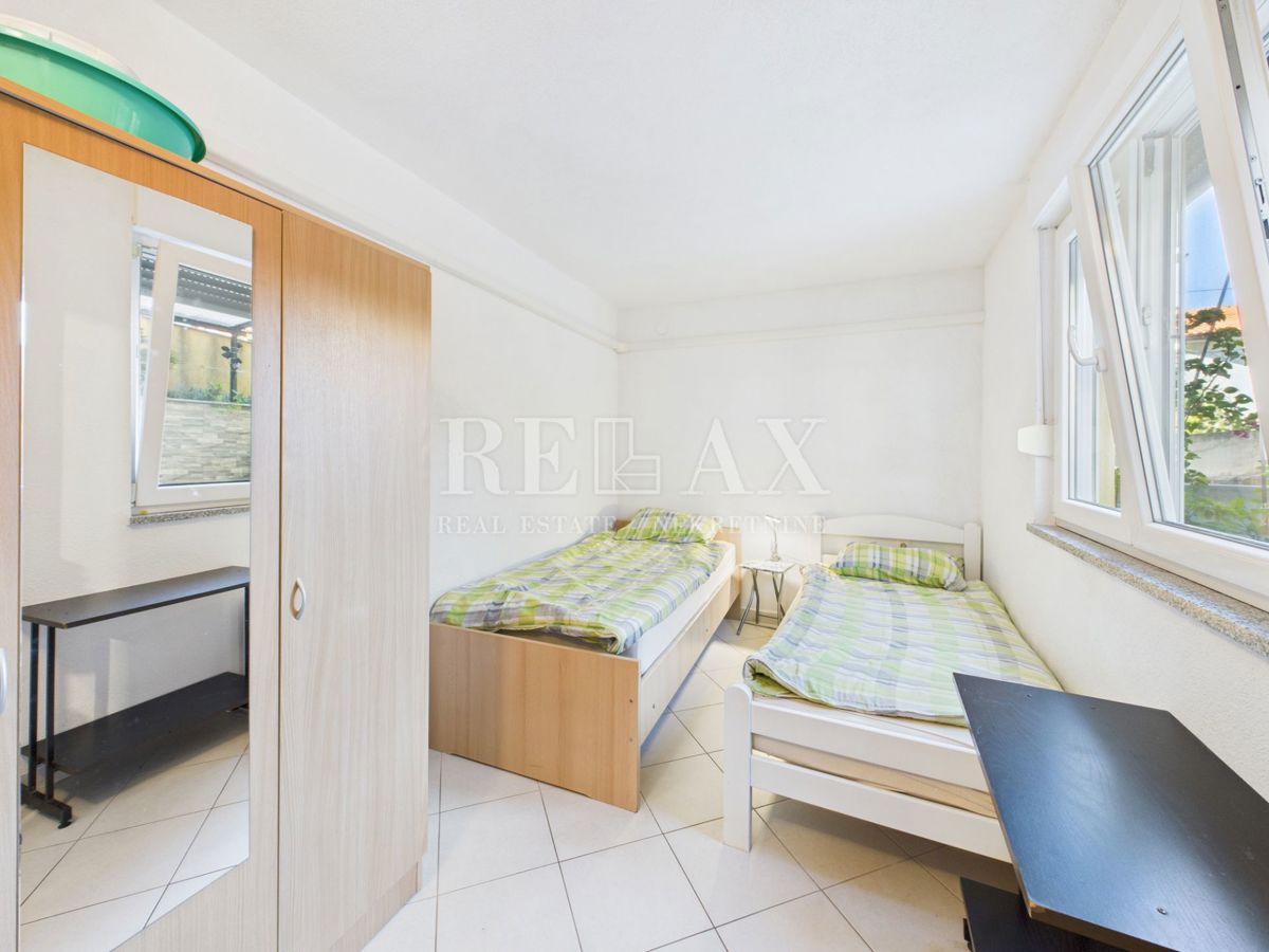 Jadranovo - trosobno stanovanje v mirni ulici