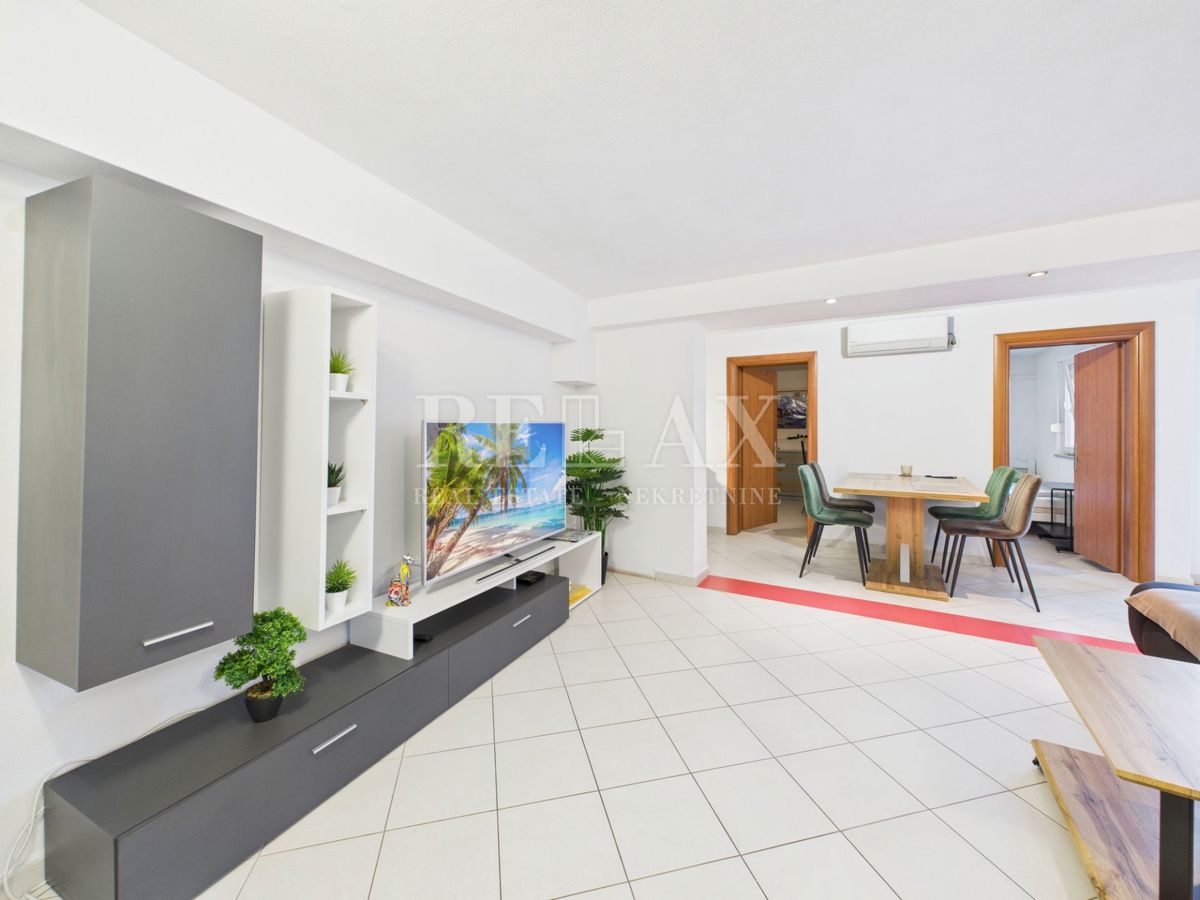 Jadranovo - trosobno stanovanje v mirni ulici