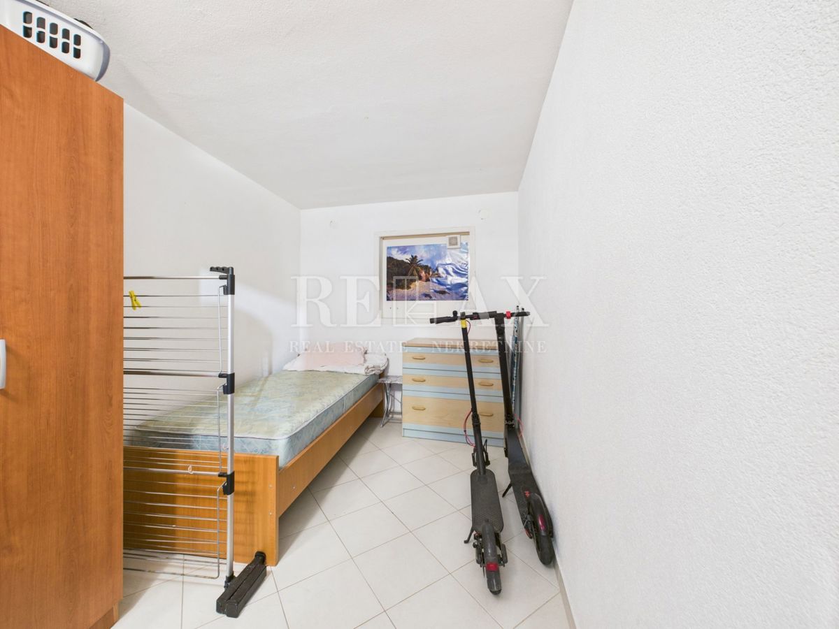 Jadranovo - trosobno stanovanje v mirni ulici