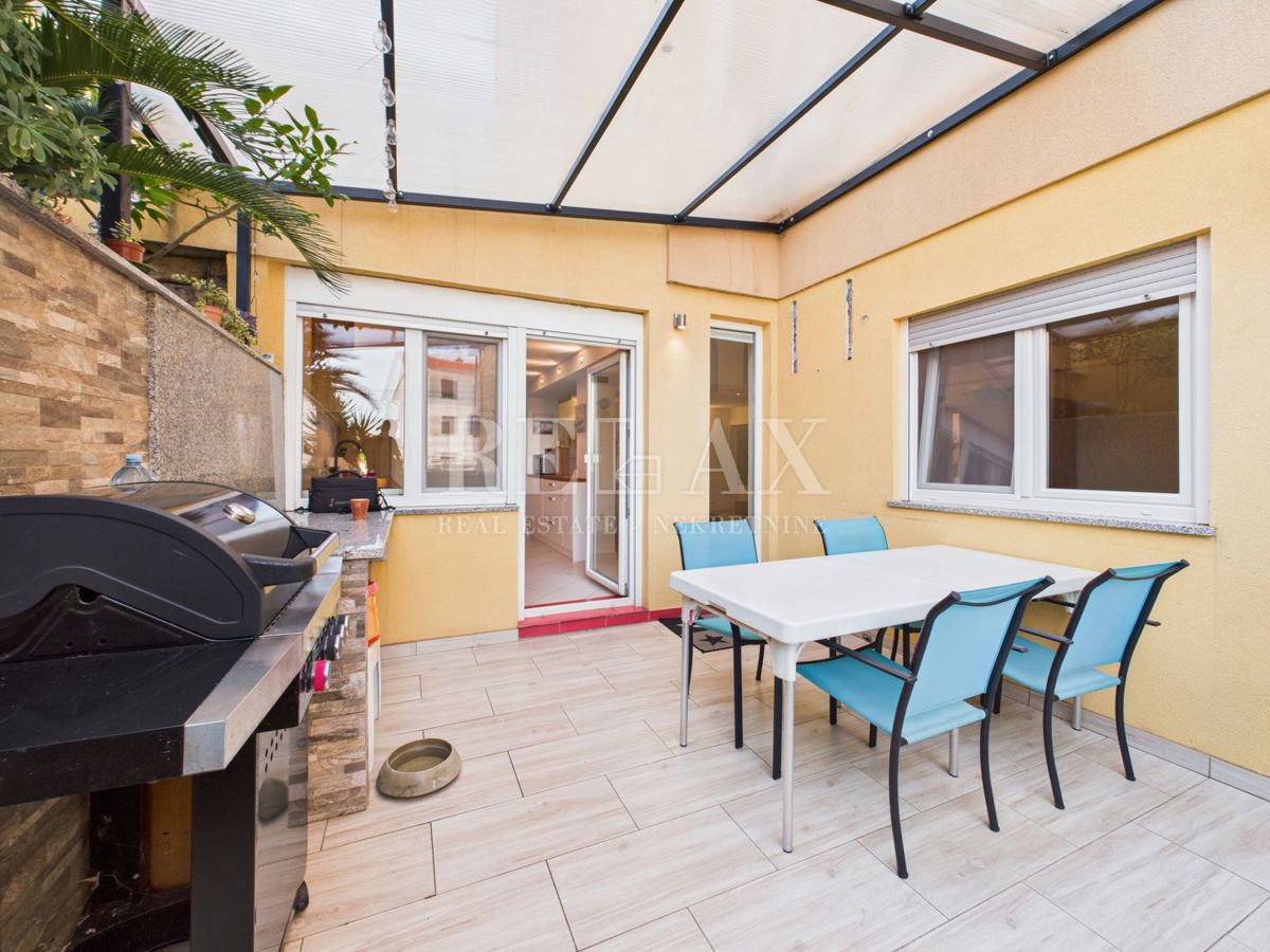 Jadranovo - trosobno stanovanje v mirni ulici