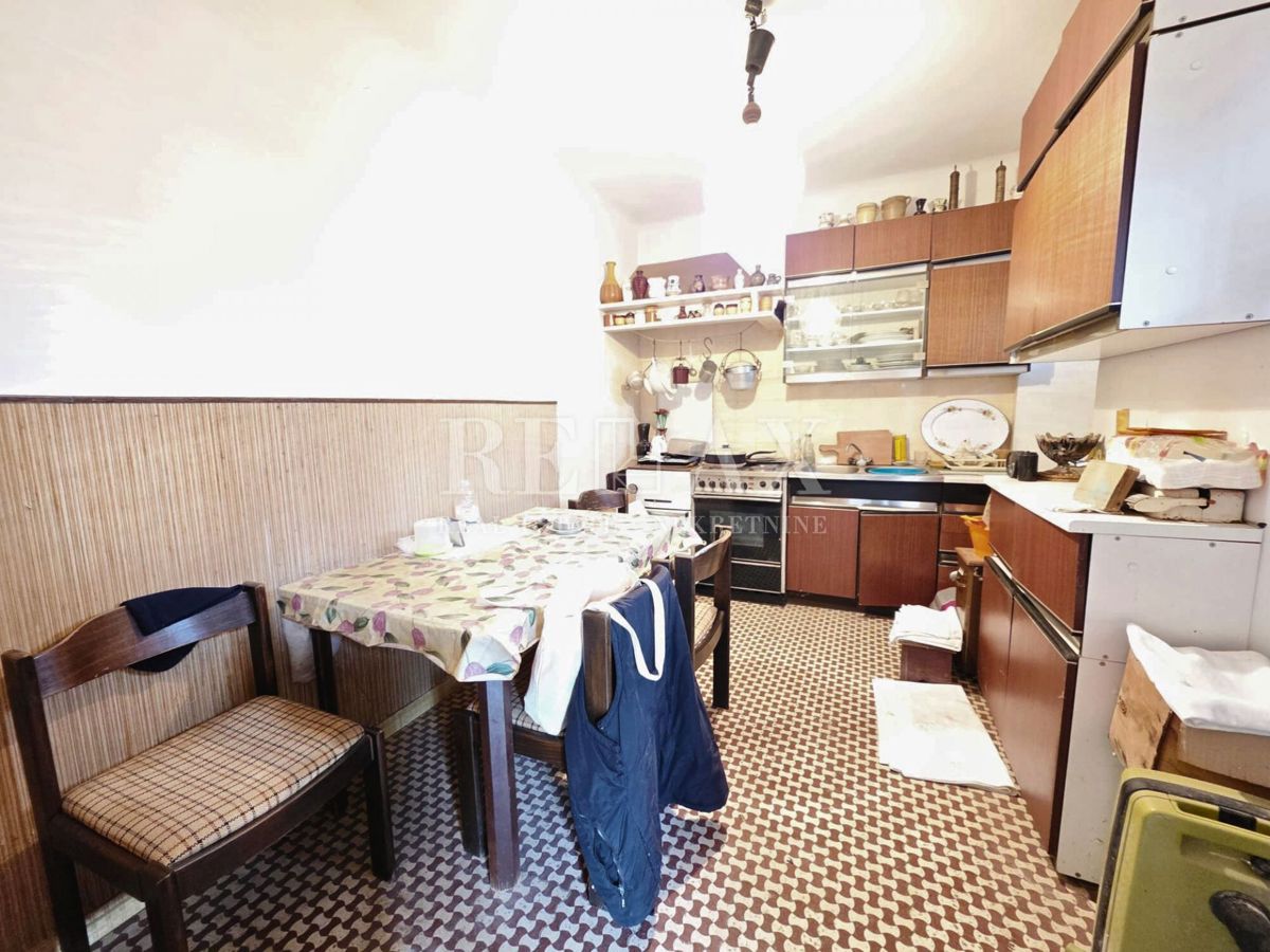 Donja Drenova - etaža, velik vrt, garaža