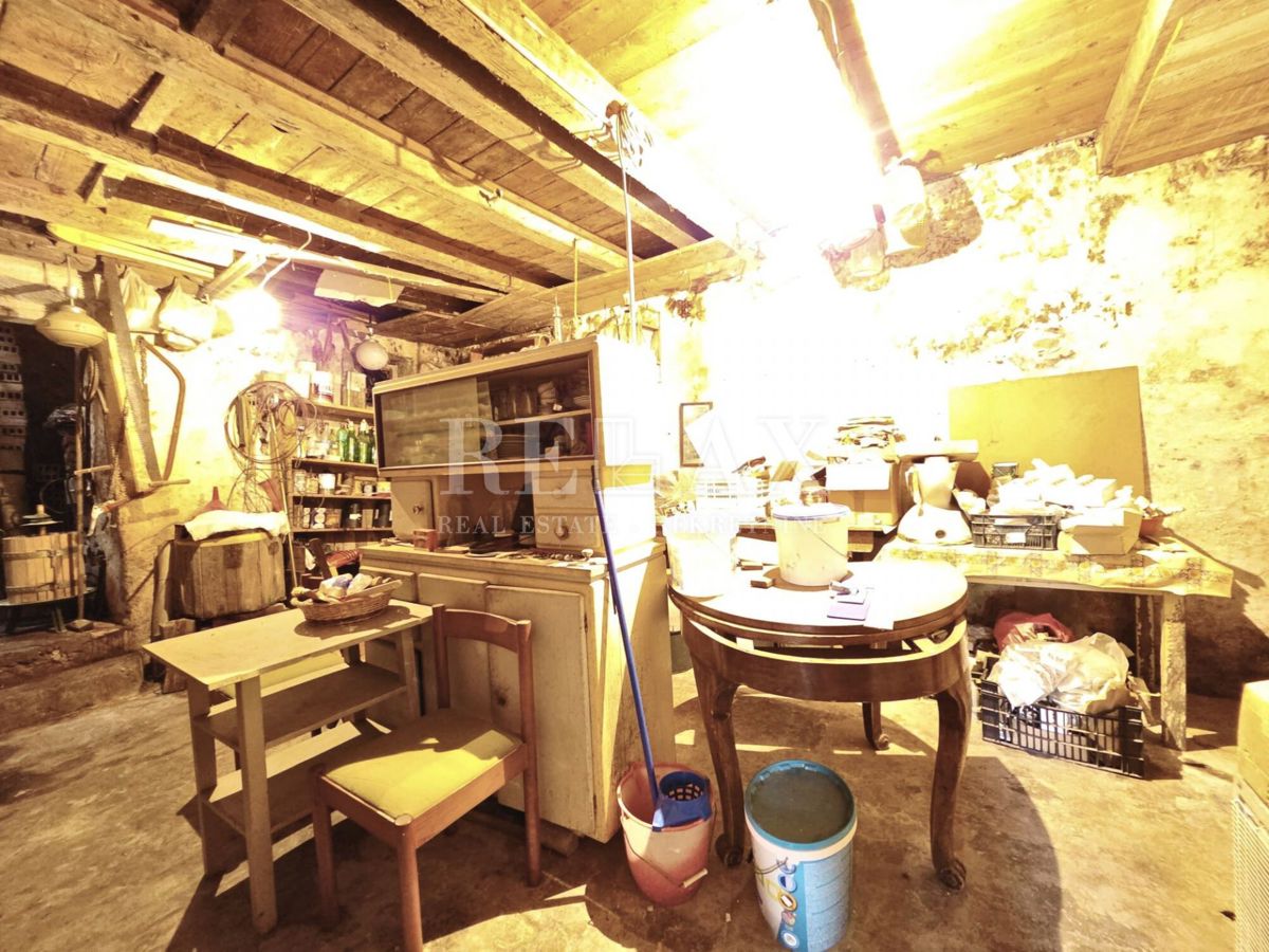 Donja Drenova - etaža, velik vrt, garaža