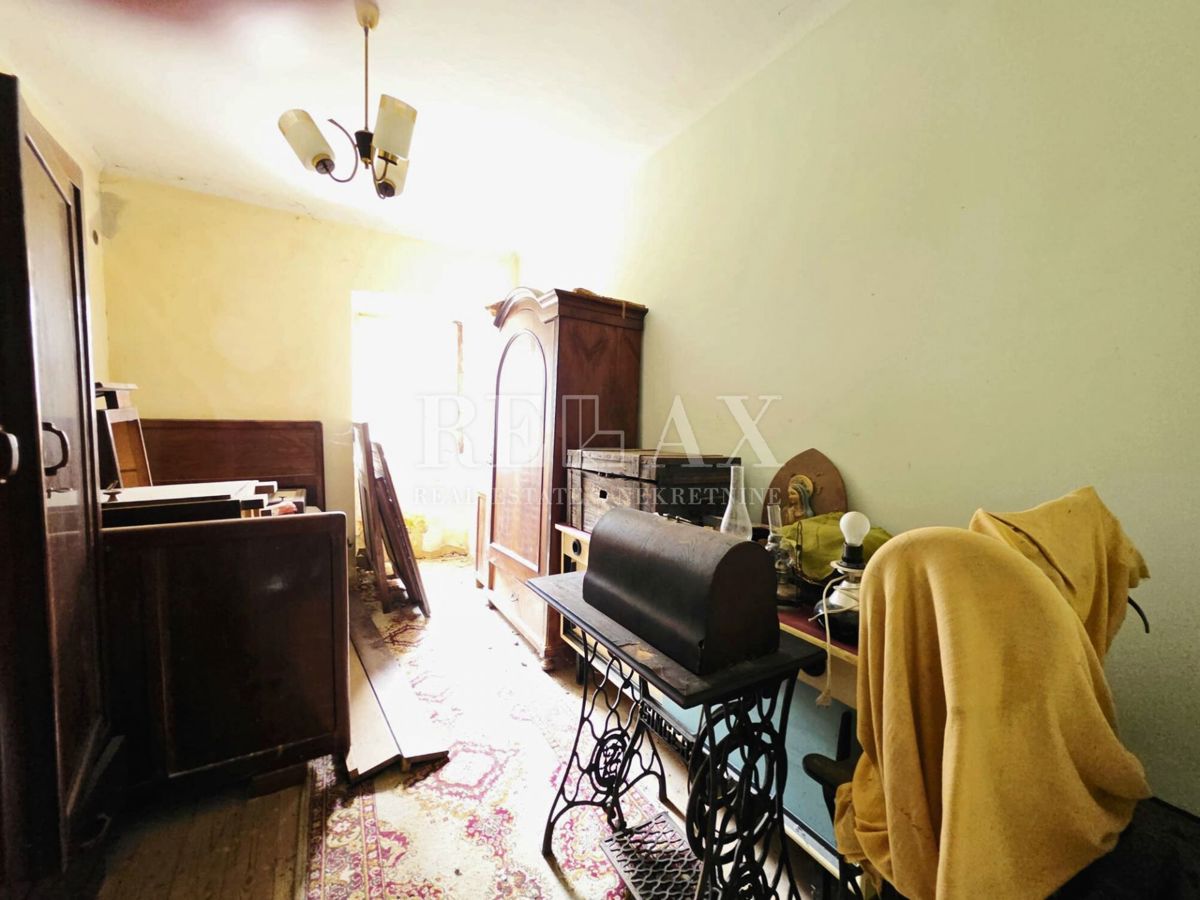 Donja Drenova - etaža, velik vrt, garaža