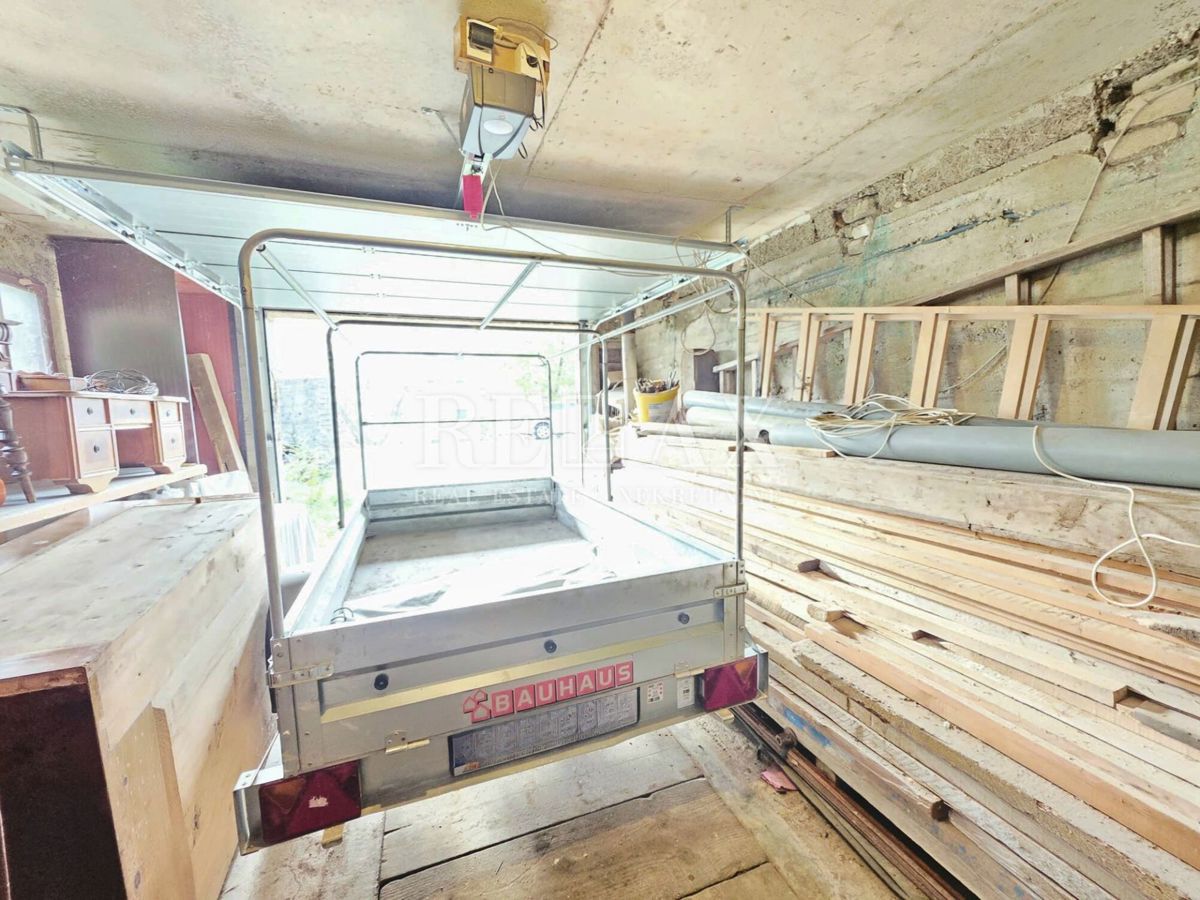 Donja Drenova - etaža, velik vrt, garaža