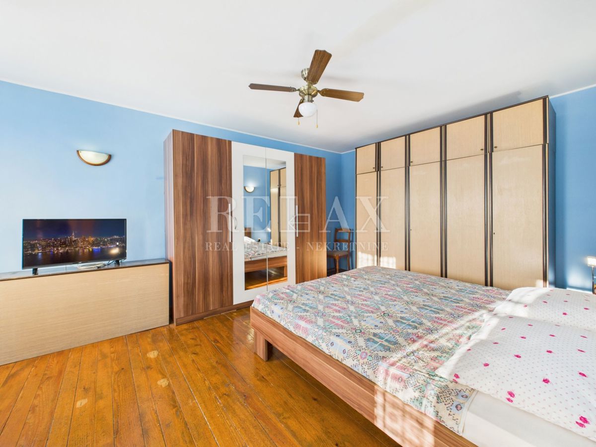 Kukuljanovo - hiša, starinska in ruševina z velikim vrtom