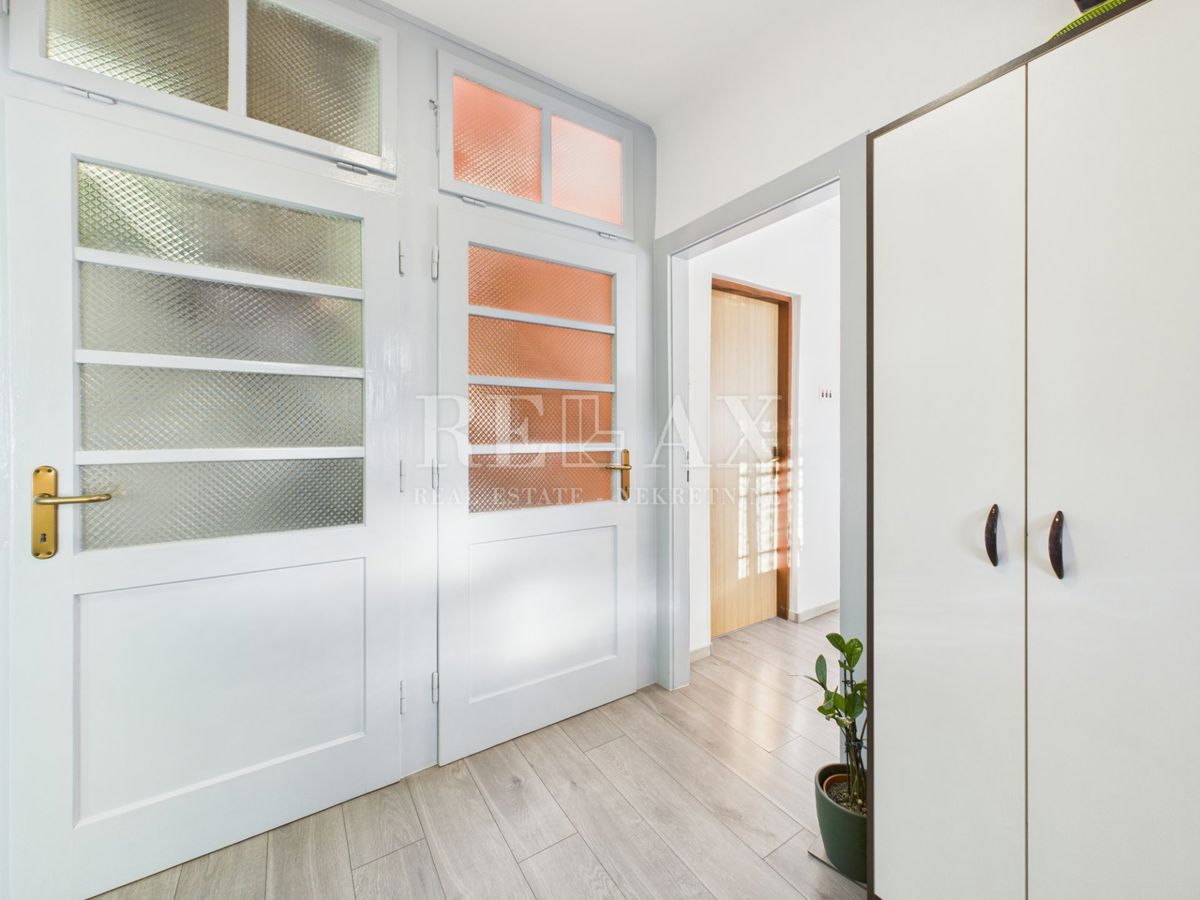 Kukuljanovo - hiša, starinska in ruševina z velikim vrtom