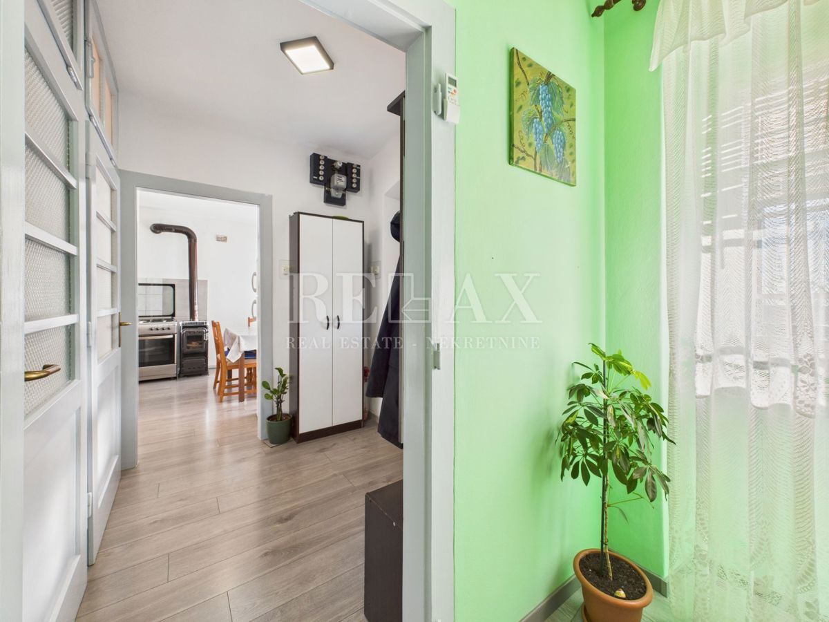 Kukuljanovo - hiša, starinska in ruševina z velikim vrtom