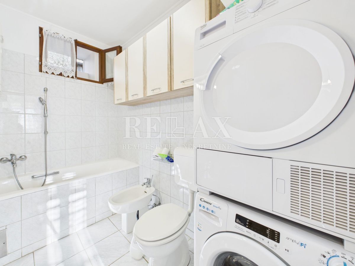 Kukuljanovo - hiša, starinska in ruševina z velikim vrtom