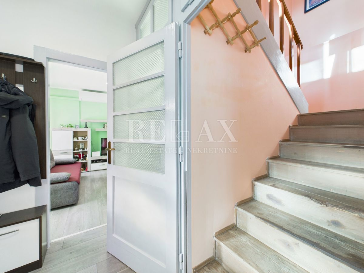 Kukuljanovo - hiša, starinska in ruševina z velikim vrtom