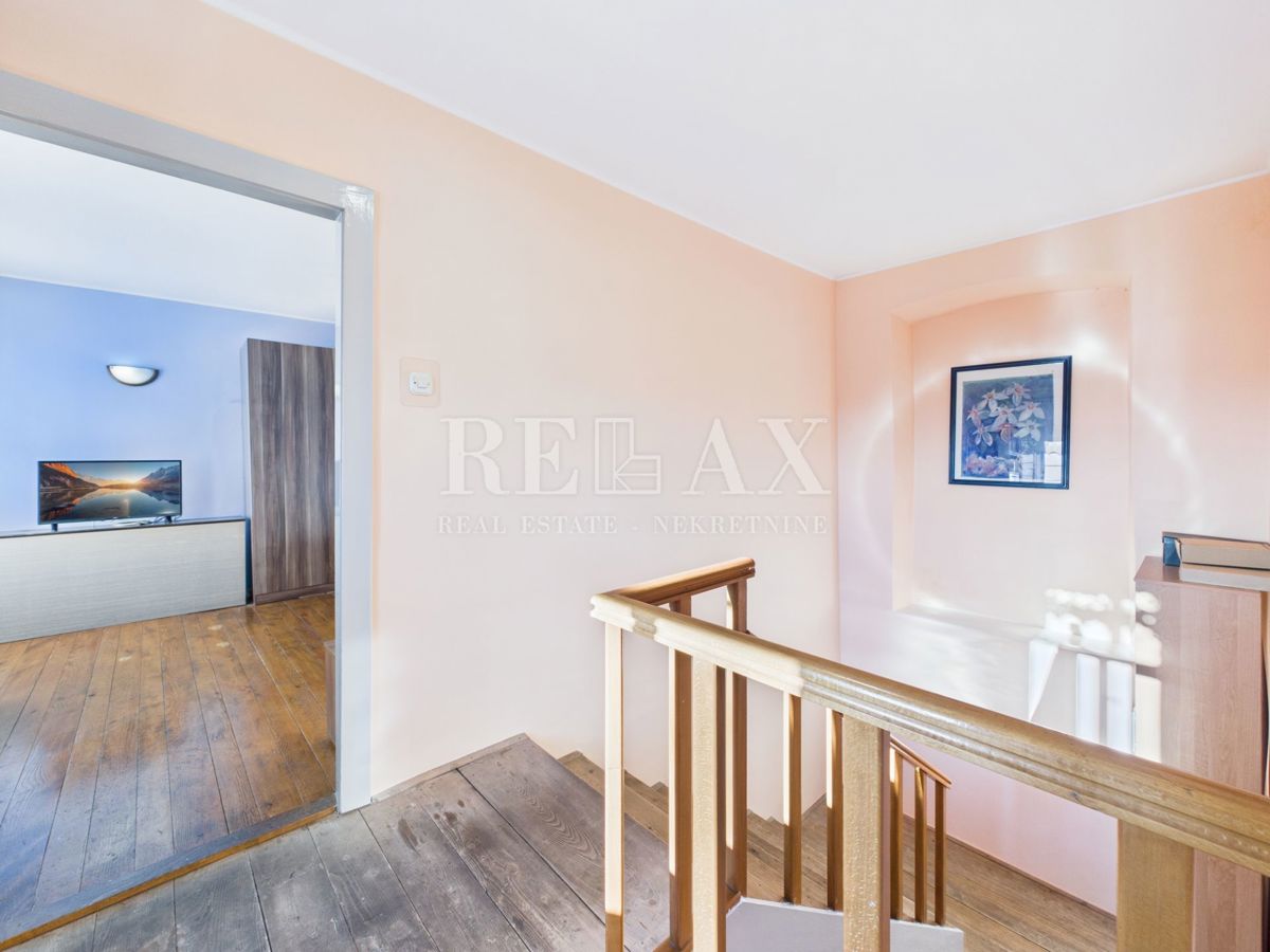 Kukuljanovo - hiša, starinska in ruševina z velikim vrtom