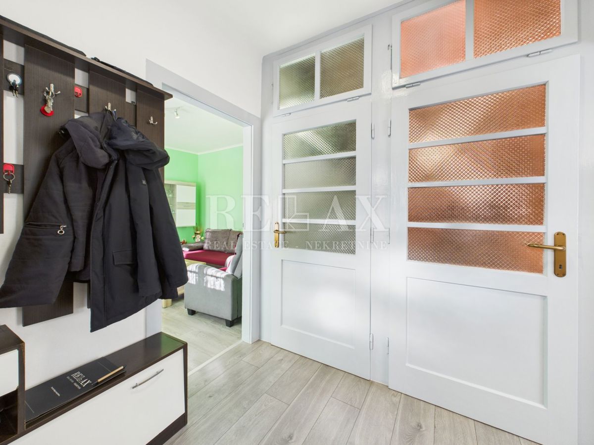 Kukuljanovo - hiša, starinska in ruševina z velikim vrtom