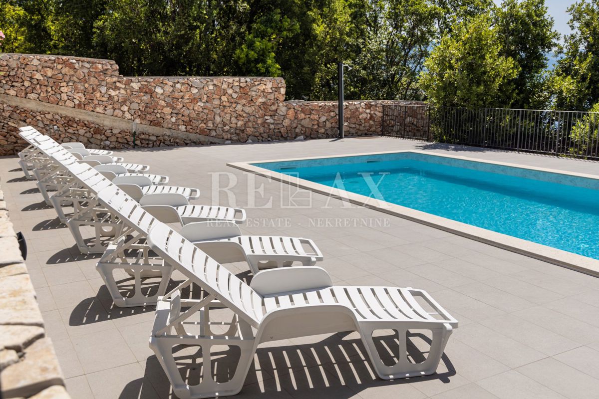 Povile - vila z bazenom, le nekaj korakov od morja