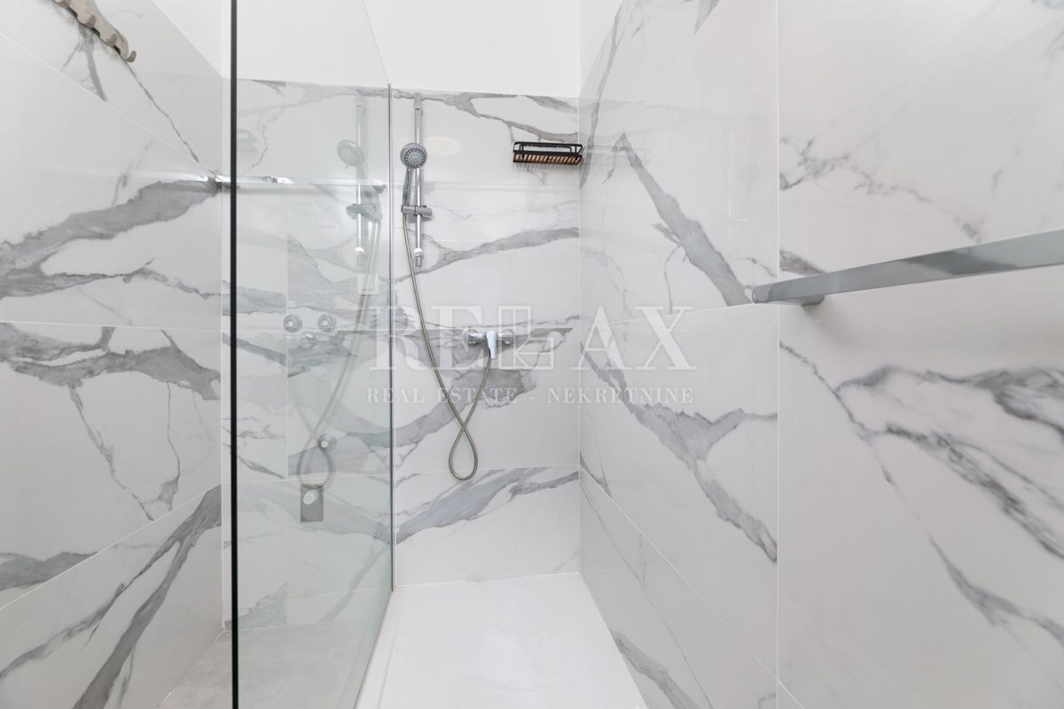 Povile - vila z bazenom, le nekaj korakov od morja