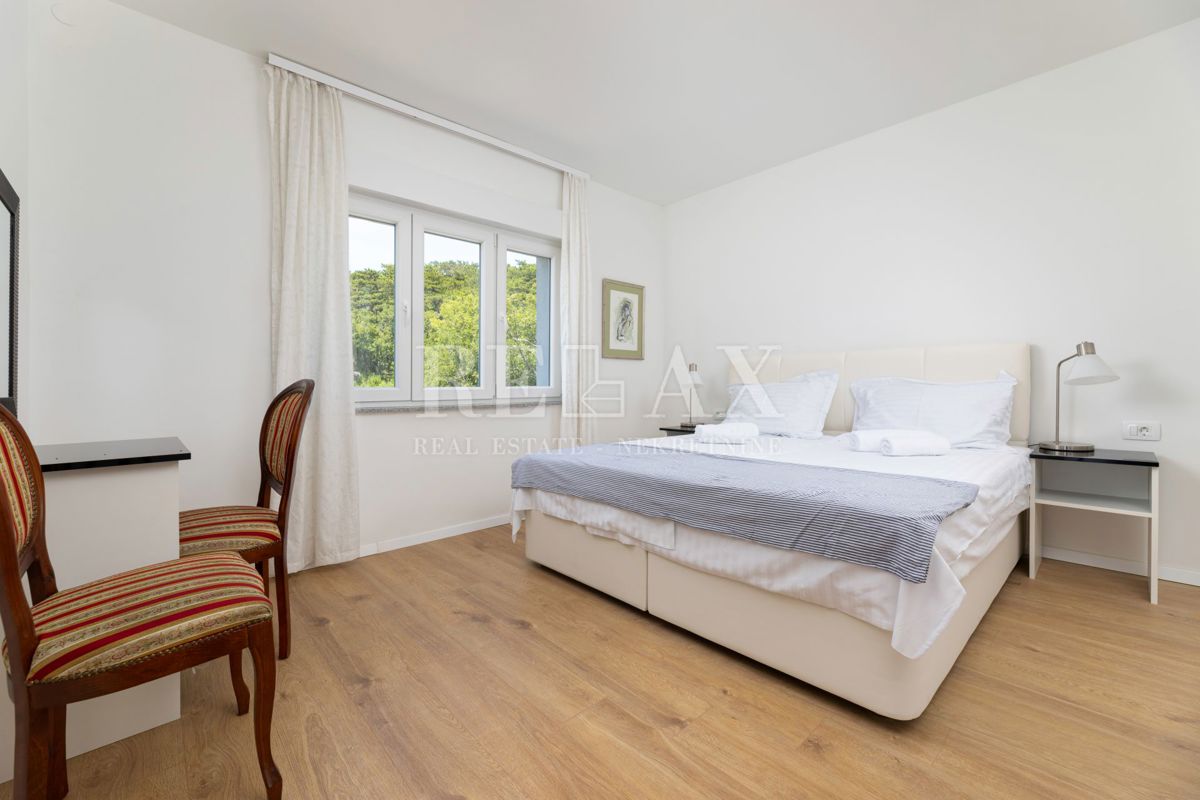 Povile - vila z bazenom, le nekaj korakov od morja