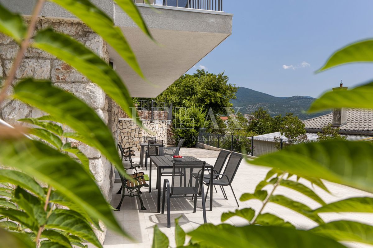 Povile - vila z bazenom, le nekaj korakov od morja