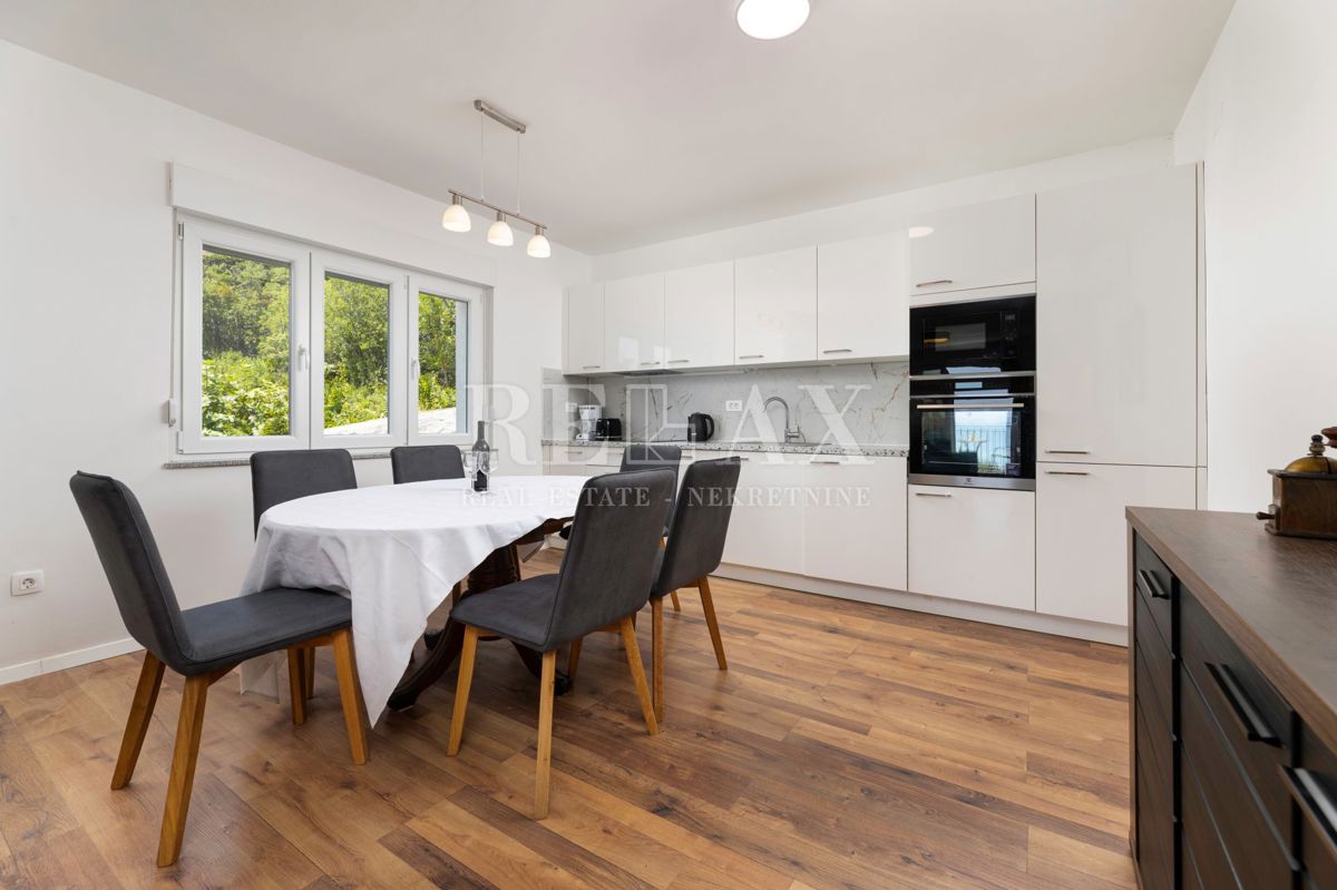 Povile - vila z bazenom, le nekaj korakov od morja