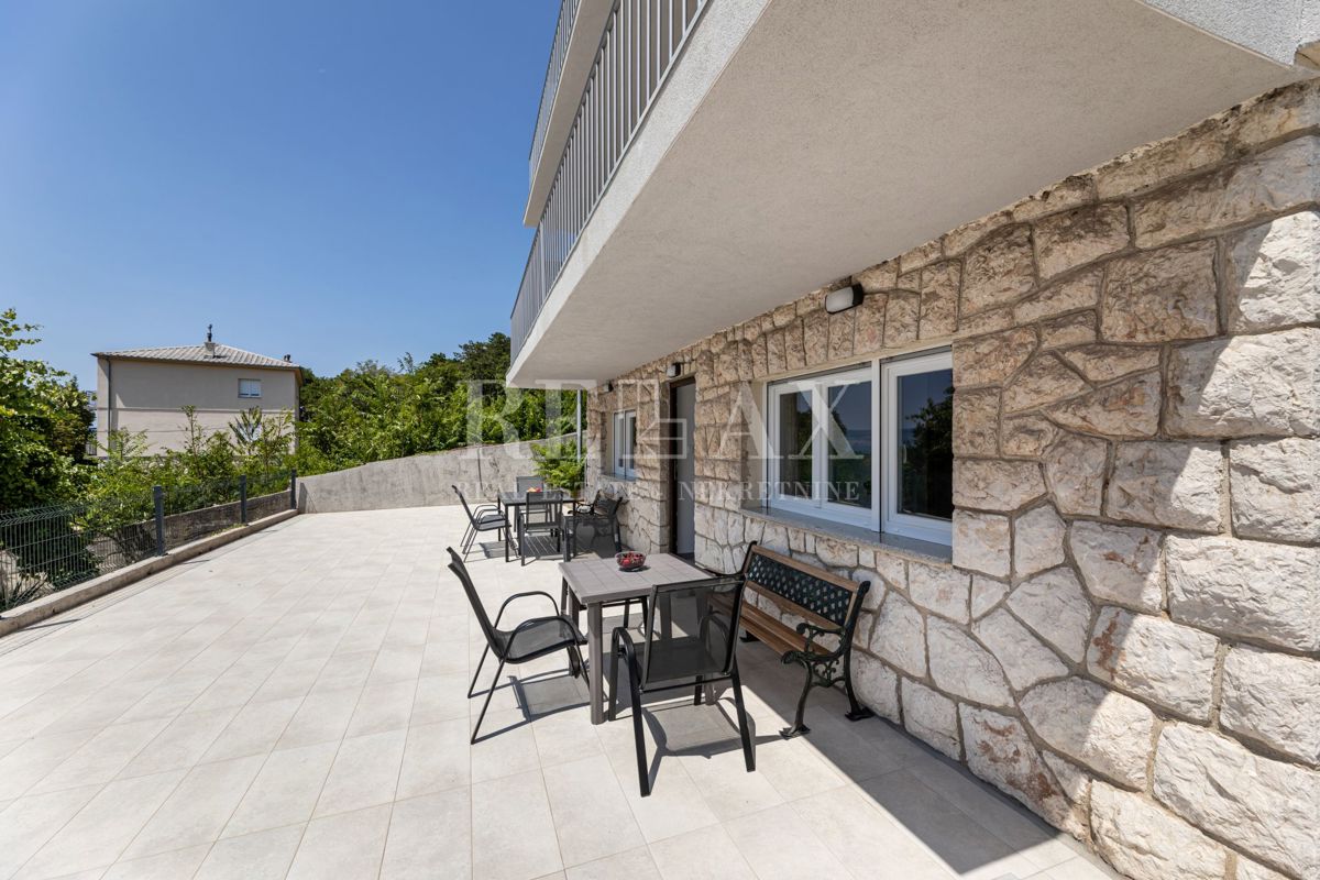 Povile - vila z bazenom, le nekaj korakov od morja