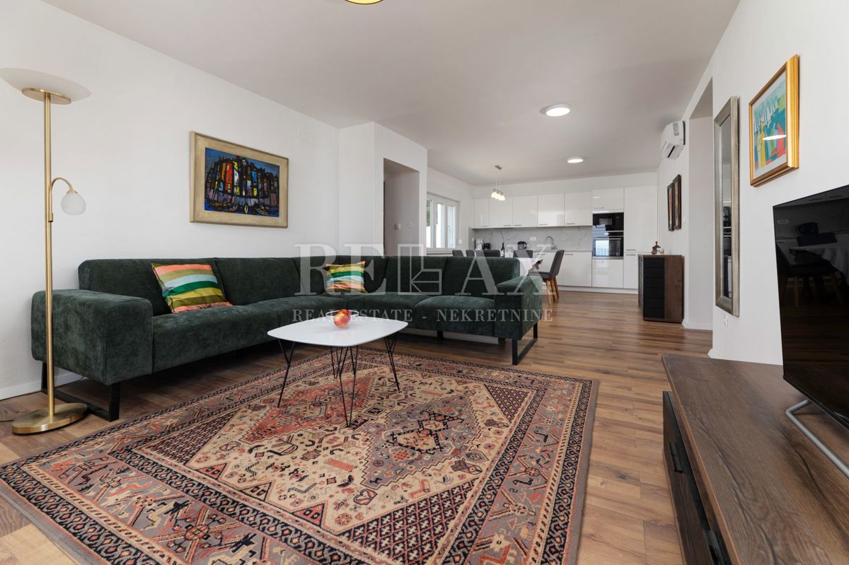 Povile - vila z bazenom, le nekaj korakov od morja