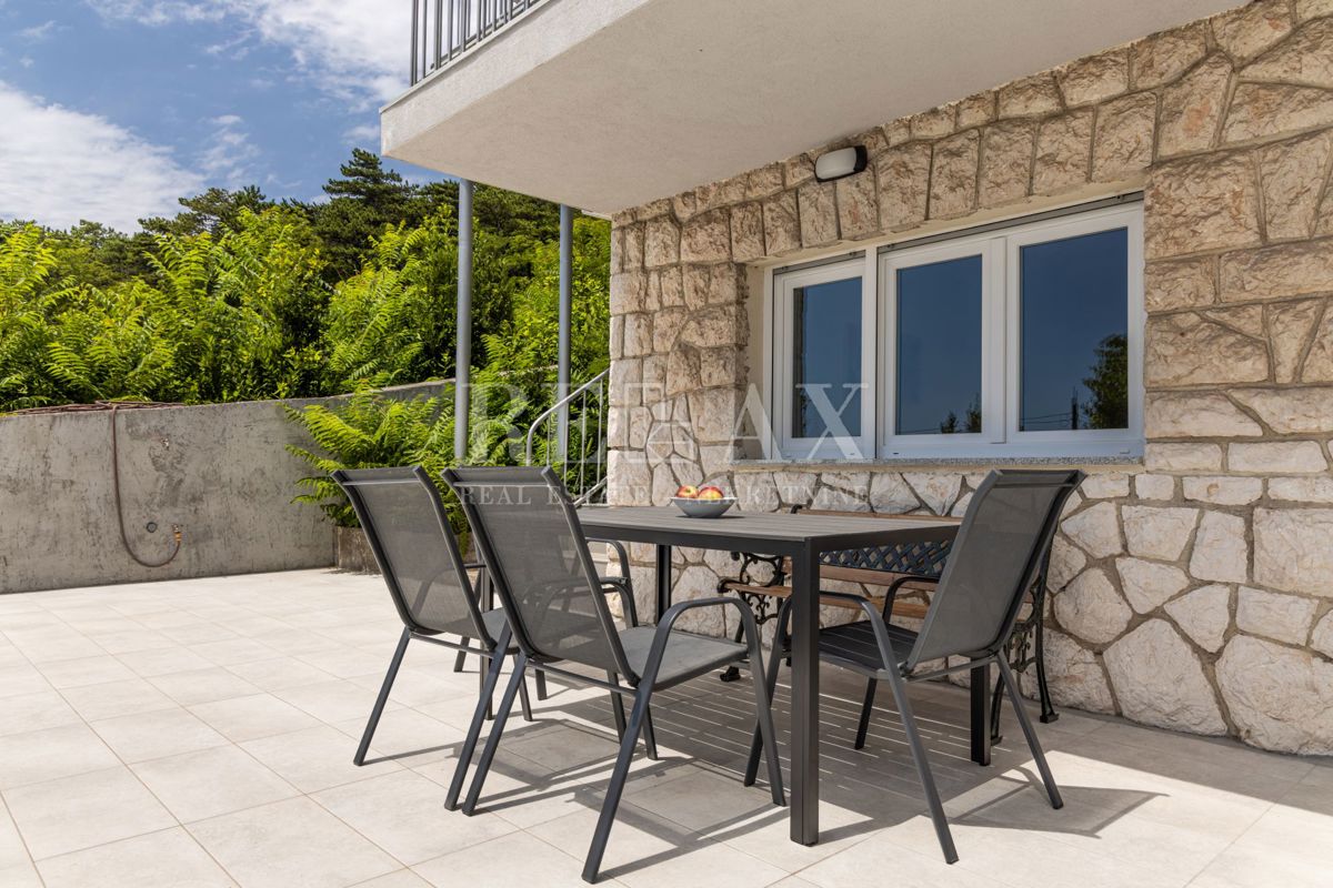 Povile - vila z bazenom, le nekaj korakov od morja