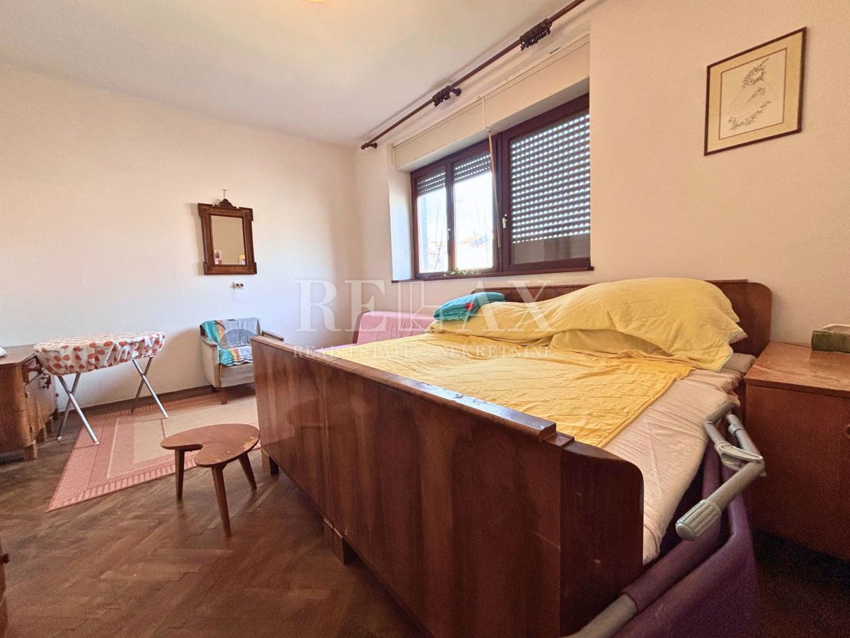 Novi Vinodolski - stanovanje v centru z razgledom