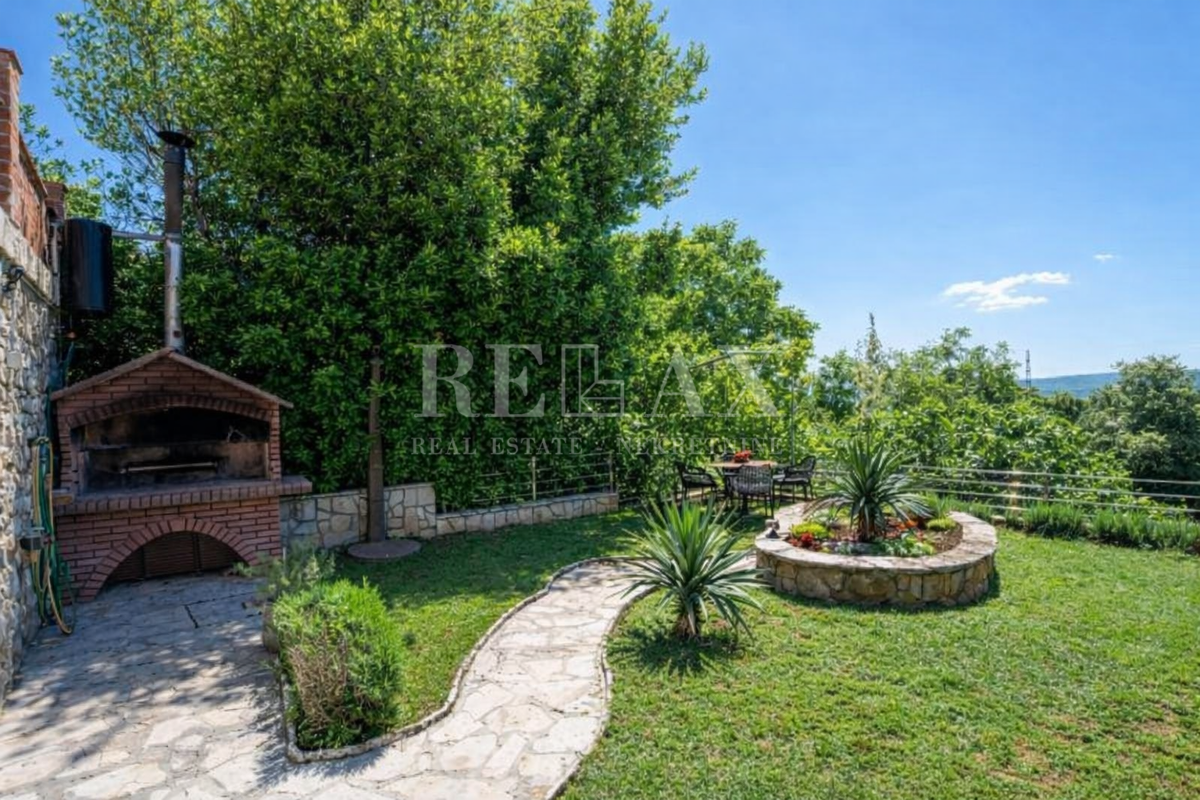 Crikvenica - čudovita kamnita hiša na mirni lokaciji