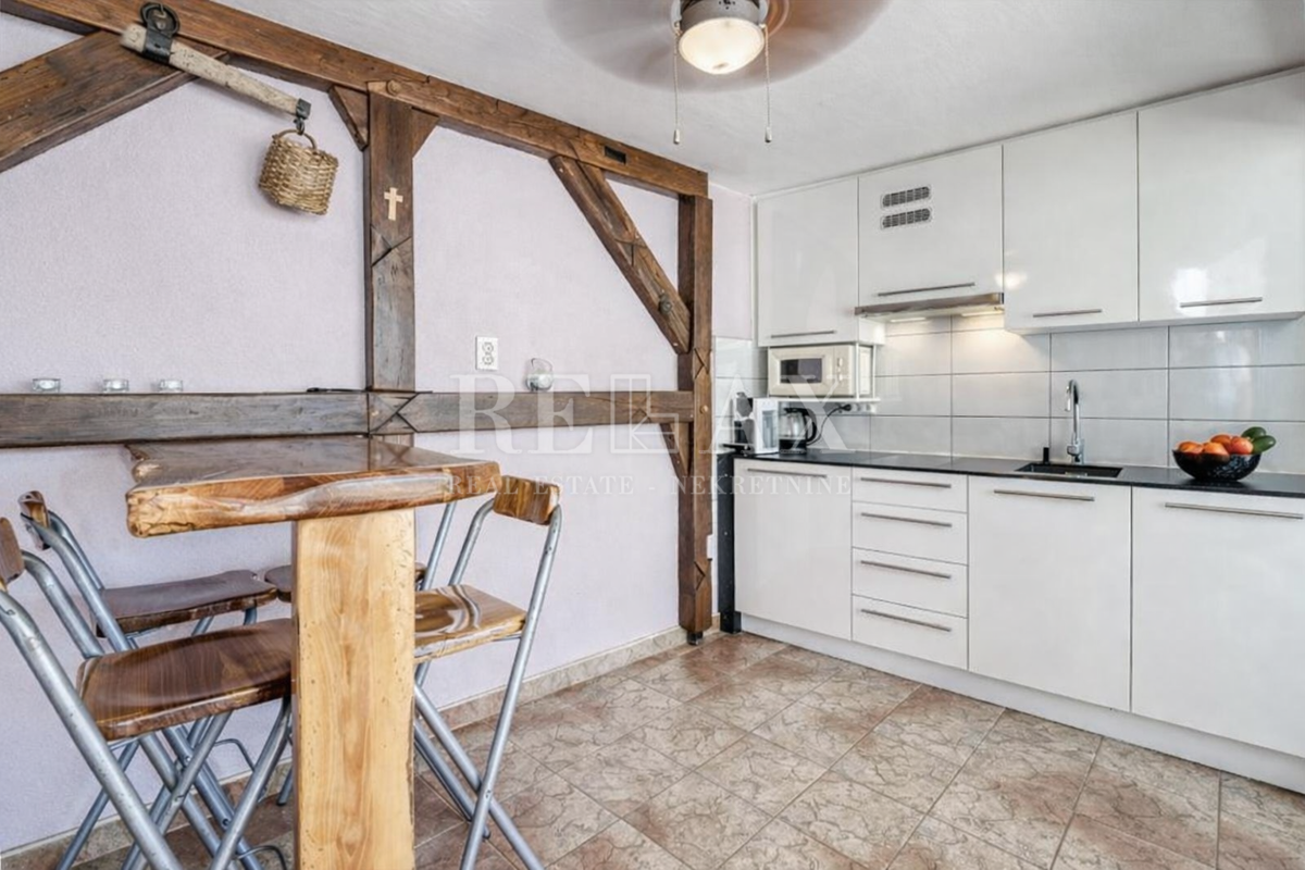 Crikvenica - čudovita kamnita hiša na mirni lokaciji