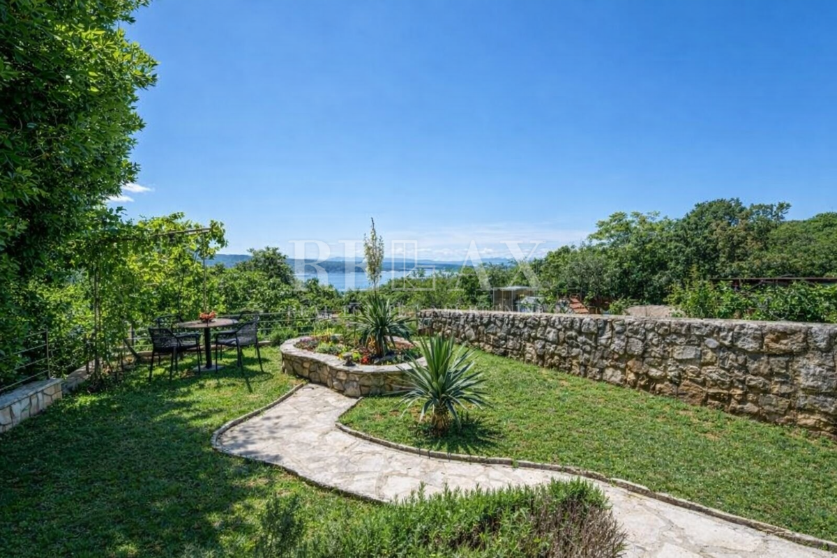 Crikvenica - čudovita kamnita hiša na mirni lokaciji
