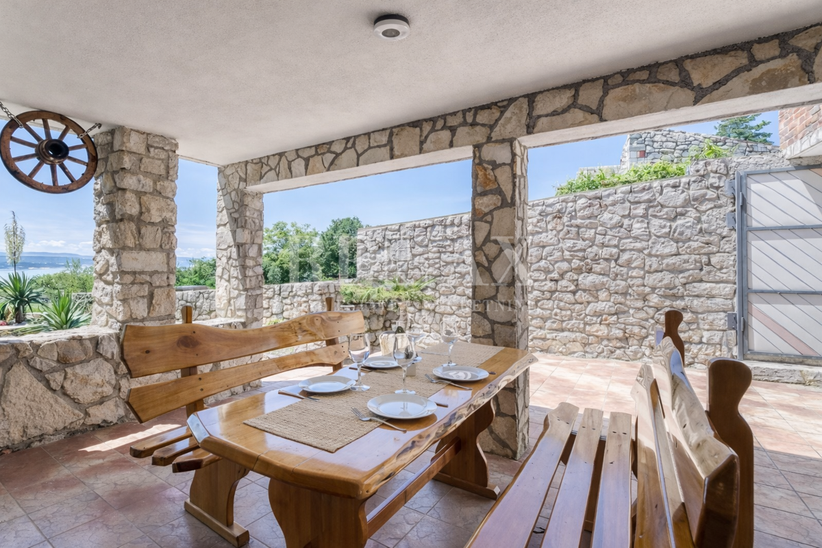 Crikvenica - čudovita kamnita hiša na mirni lokaciji