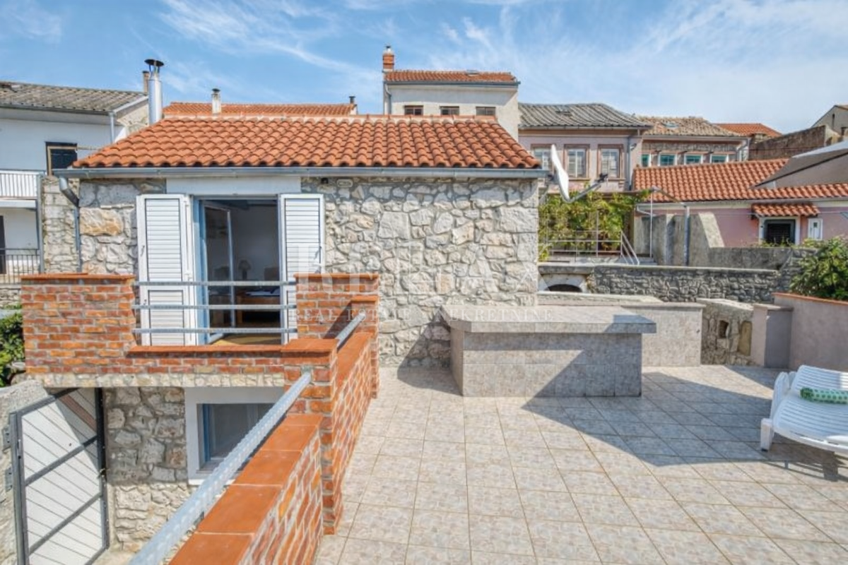 Crikvenica - čudovita kamnita hiša na mirni lokaciji