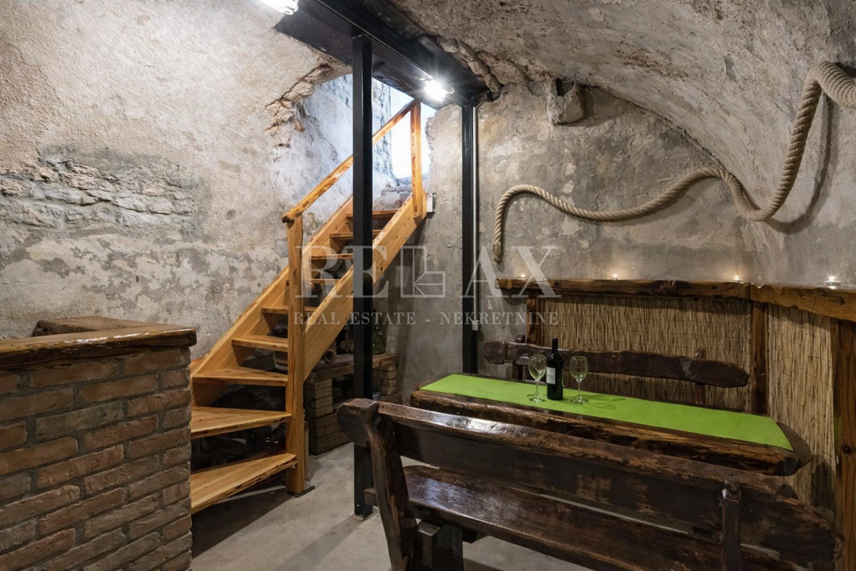 Crikvenica - čudovita kamnita hiša na mirni lokaciji