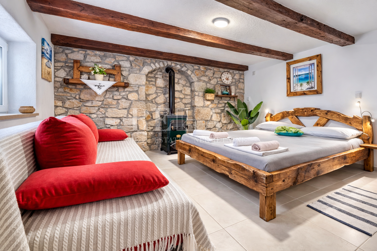 Crikvenica - čudovita kamnita hiša na mirni lokaciji