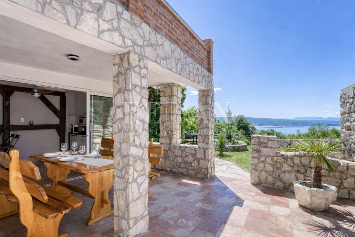Crikvenica - čudovita kamnita hiša na mirni lokaciji