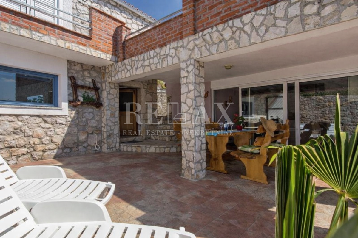 Crikvenica - čudovita kamnita hiša na mirni lokaciji